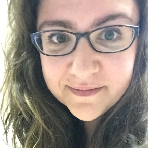 Meet your Posher, Laurie - Picture 2 of 2